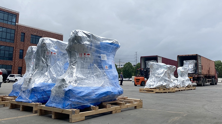 來自日本不二越的工業(yè)機(jī)器人抵達(dá)前迅工廠