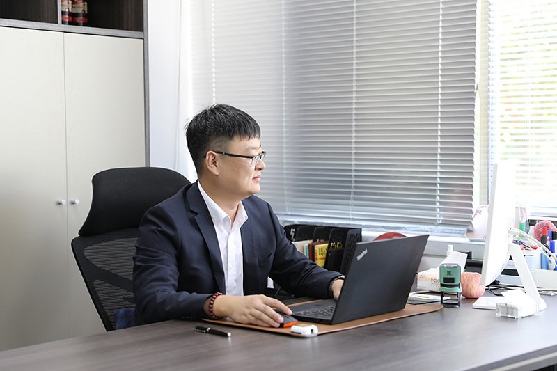 整潔明亮的辦公室-總經(jīng)理辦公室