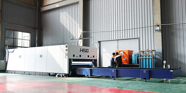 前迅新工廠激光切割、鈑金折彎等設(shè)備移機(jī)安裝調(diào)試完畢，投入生產(chǎn)