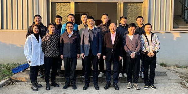 “紙上得來(lái)終覺(jué)淺，絕知此事要躬行?！保K州前迅牽手躬行，與愛(ài)同行！