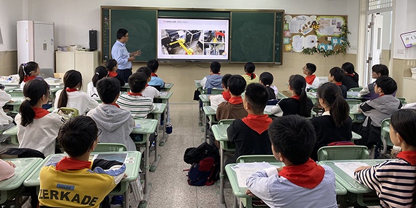點(diǎn)燃科技?jí)粝?，培育?chuàng)新志向——蘇州前迅工業(yè)機(jī)器人應(yīng)用科普進(jìn)校園活動(dòng)