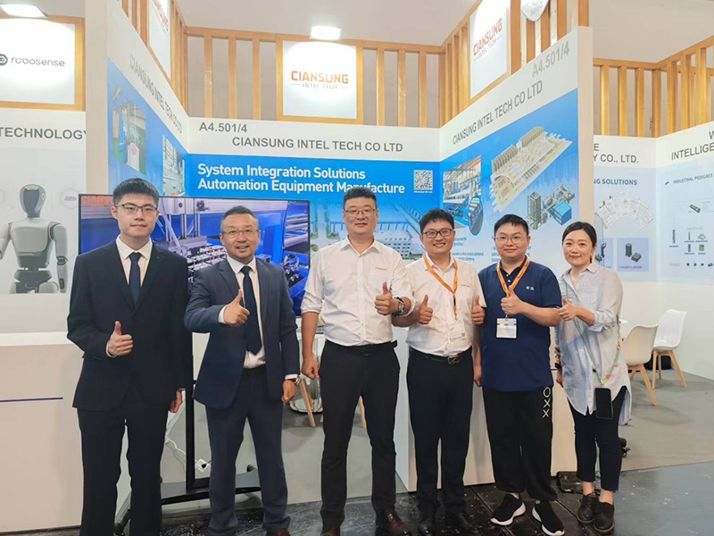 前迅團(tuán)隊(duì)在德國(guó)慕尼黑機(jī)器人及自動(dòng)化技術(shù)展覽會(huì)