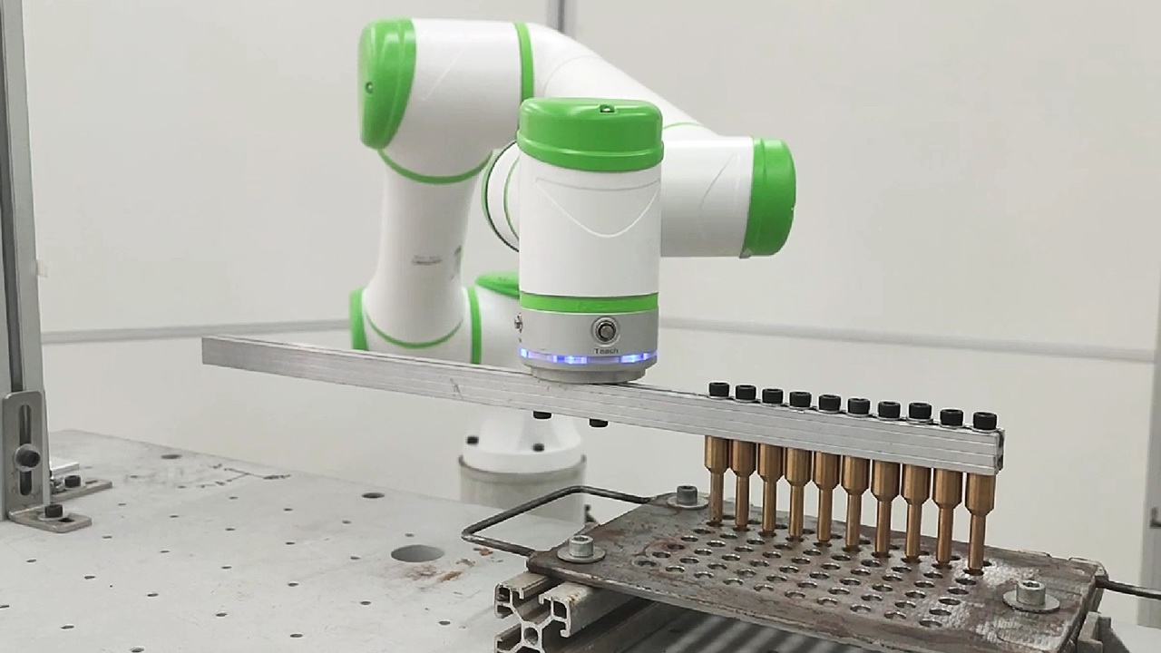 G6協(xié)作機(jī)器人硫化機(jī)上下料