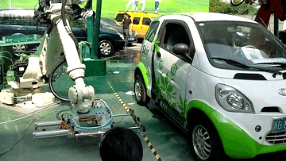 SRA166機(jī)器人對(duì)充電電池搬運(yùn)