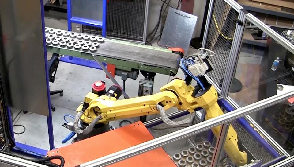 M-20iA搬運零部件整列裝箱